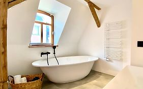 Gemütliches Studio im Zentrum von Hof mit Designer-Wanne&Self-Check-in